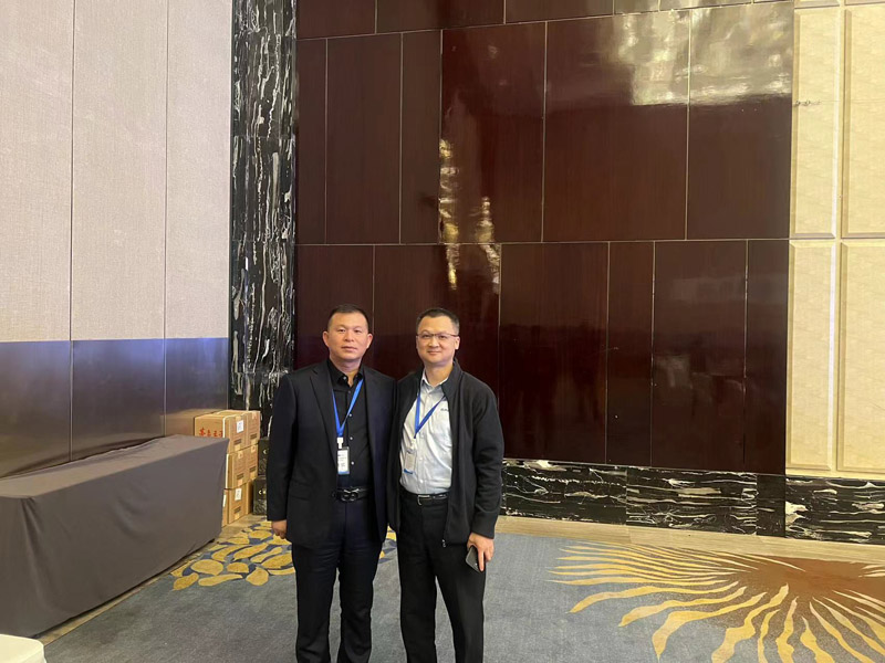康姆勒電力孔存良總經理與珀金斯總經理合影