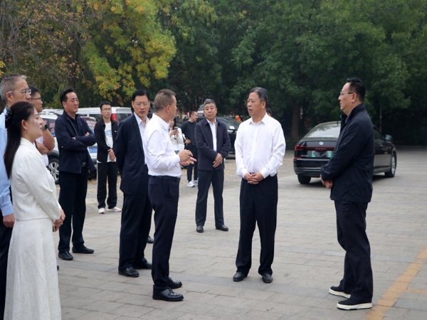 縣政協(xié)領(lǐng)導一行對寶相寺景區(qū)新能源汽車充電站基礎(chǔ)設(shè)施項目督導觀摩