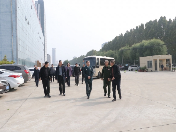 縣委常委、縣人武部部長及濟寧市軍分區(qū)調(diào)研小組到我公司調(diào)研產(chǎn)業(yè)融合